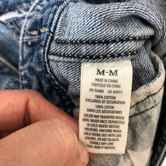 AEO Cotton Medium Blue Wash Distressed Pockets Button Down Cropped Jean Jacket M - Picture 13 of 15